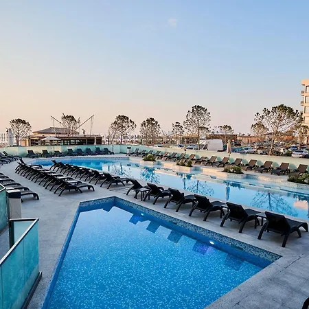 Tgm Sunrise View - Infinity Pool & Apartment Navodari