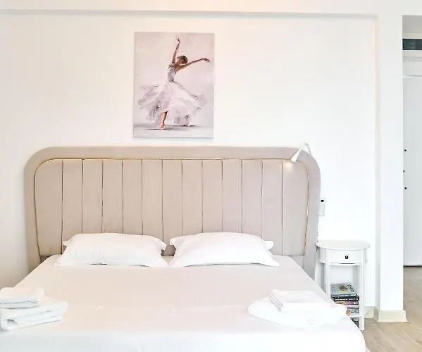 Tgm Sunrise View In Infinity Pool & *